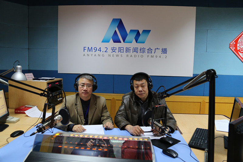 益和熱力公司董事長(cháng)、總經(jīng)理楊永峰在我市網(wǎng)上市民之家與廣大用戶(hù)群眾及網(wǎng)友進(jìn)行了在線(xiàn)交流溝通